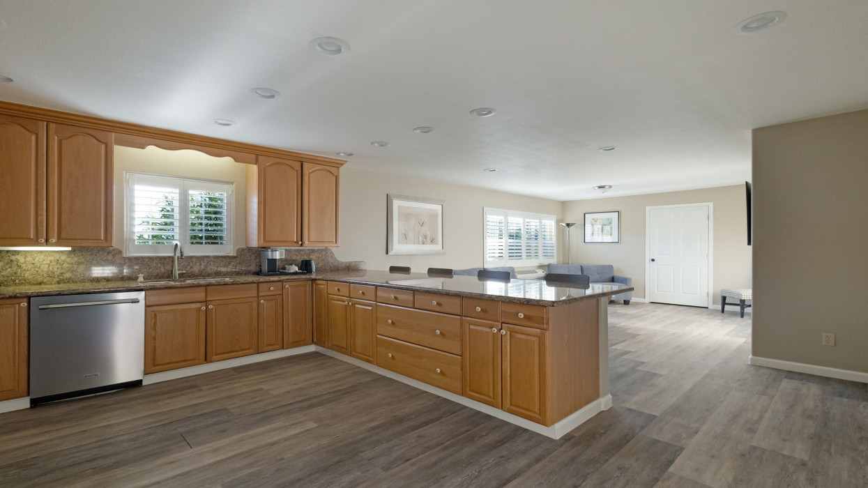 Executive Suite with Full Kitchen