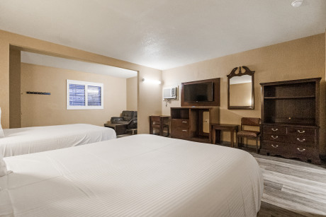 Country Inn Sonora - Double Q Suite Bedroom