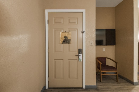 Country Inn Sonora - King Suite Door