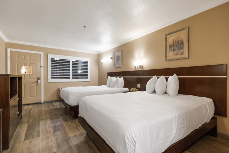 Country Inn Sonora - Double Queen Beds