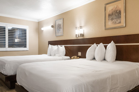 Country Inn Sonora - Double Queen Beds