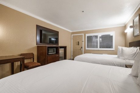 Country Inn Sonora - Double Queen Beds