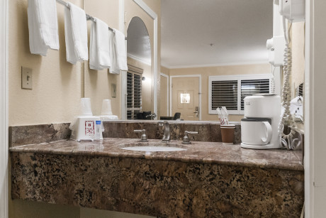 Country Inn Sonora - King Bedroom Basin