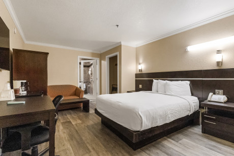 Country Inn Sonora - One Queen Bed Accessible with Desk