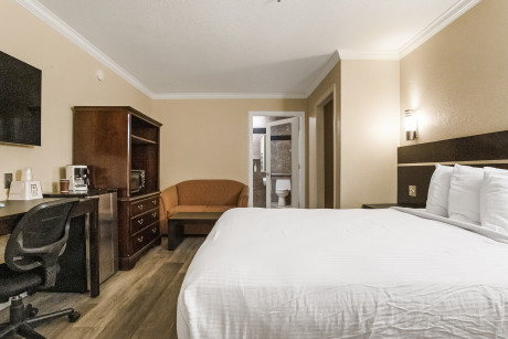 One Queen Bed Accessible - Non Smoking