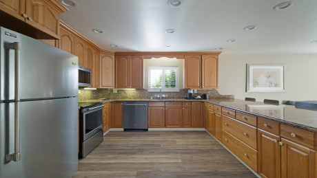 Executive Suite with Full Kitchen