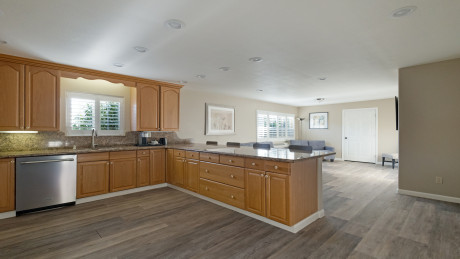 Executive Suite with Full Kitchen