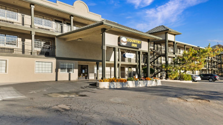 Country Inn Sonora - Front View